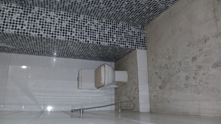 Bathroom, zakir nagar 3 Bedroom 1350 Sq.Ft. Apartment In Zakir Nagar Delhi 10536695