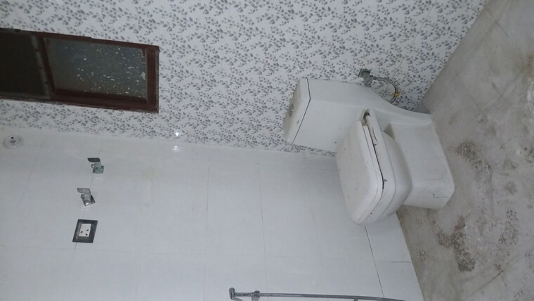 Bathroom, zakir nagar 3 Bedroom 1350 Sq.Ft. Apartment In Zakir Nagar Delhi 10536695