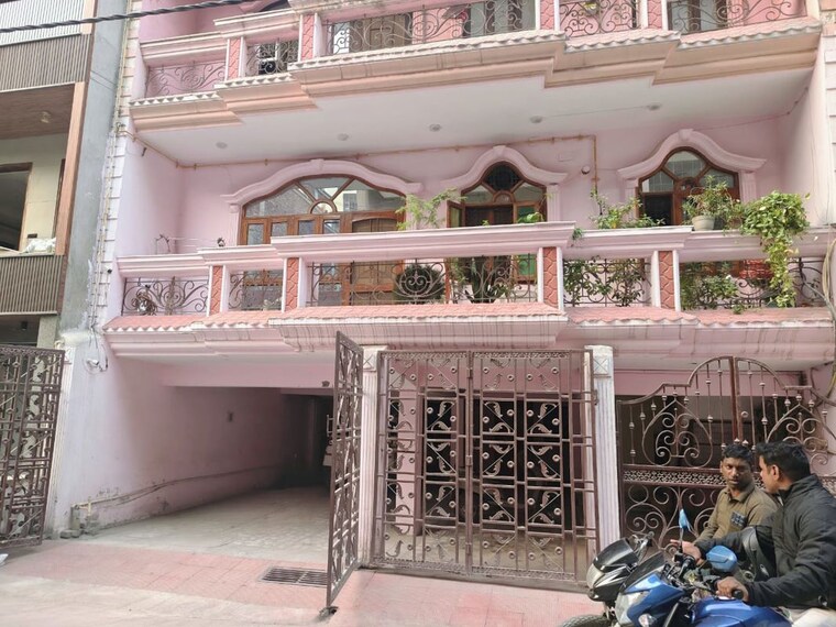 Exterior View, gagan vihar 3 Bedroom 200 Sq.Yd. Builder Floor In Gagan Vihar Delhi 10536725