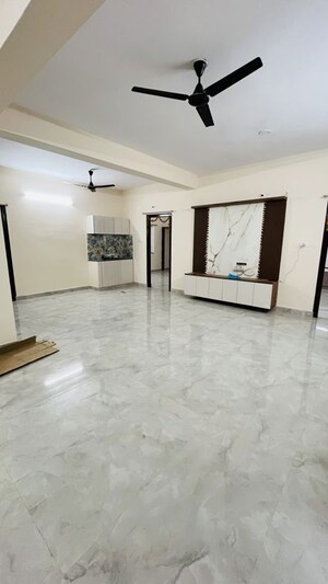 Room in 2 BHK Apartment at Golden Tulip Kondapur, Kondapur – for Rent