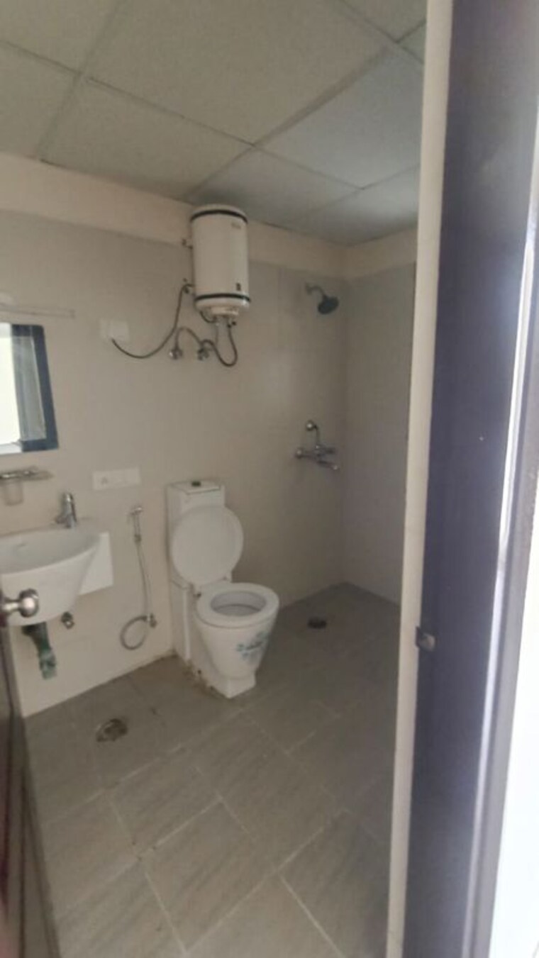 Bathroom, aditya-celebrity-homes 3 Bedroom 1445 Sq.Ft. Apartment In Sector 76 Noida 10536715