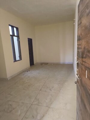 Room in 1 RK Builder Floor at Vip Road – for Rent