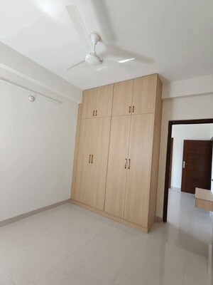 Room in 1 BHK Apartment at Golden Tulip Kondapur, Kondapur – for Rent
