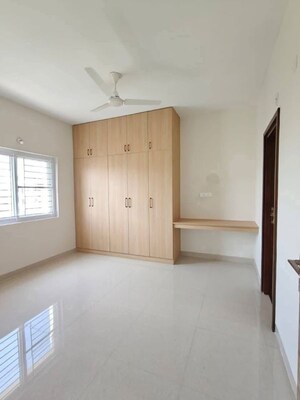 Room in 1 BHK Apartment at Golden Tulip Kondapur, Kondapur – for Rent
