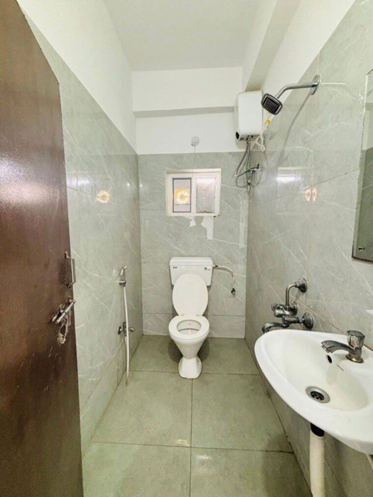 Bathroom, golden-tulip-kondapur 1 Bedroom 550 Sq.Ft. Apartment In Kondapur Hyderabad 10536770