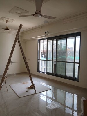 Room in 3 BHK Apartment at Crest Link, Khar West – for Rent