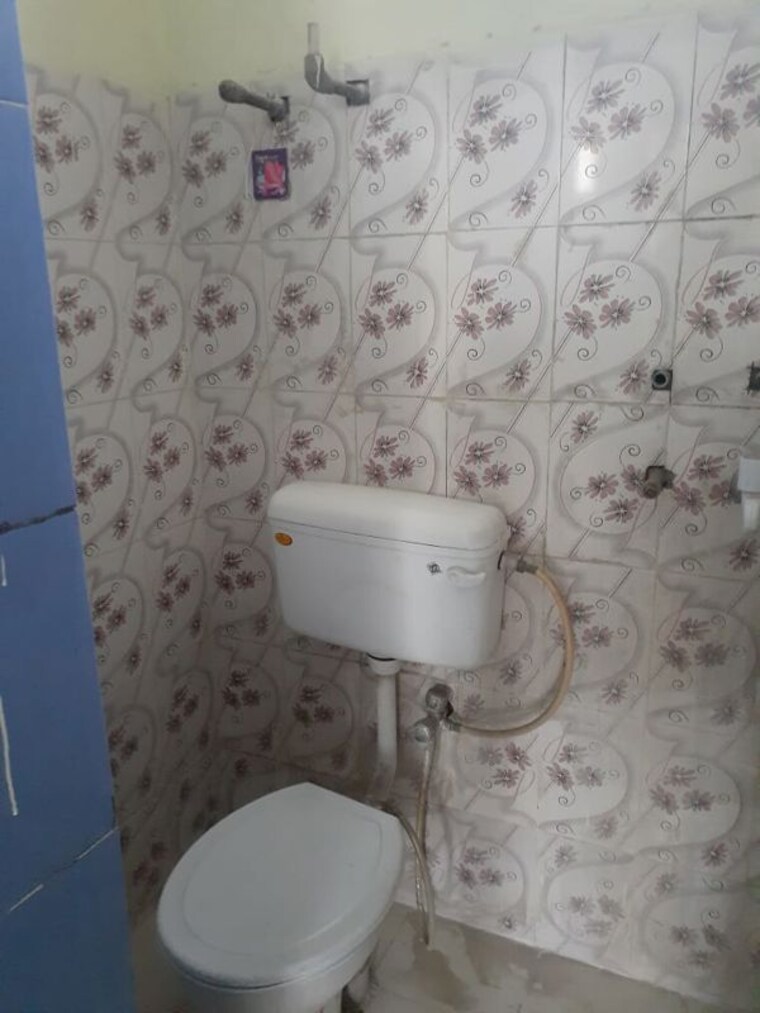 Bathroom, housing-board-colony-sector-7 2 Bedroom 1250 Sq.Ft. Independent House In Sector 7 Gurgaon 10536794