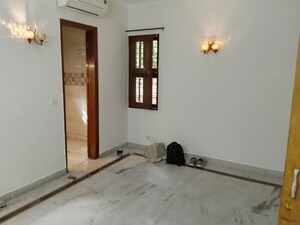 Room in 3 BHK Builder Floor at Jungpura Extension – for Rent