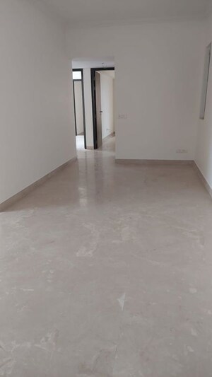 Room in 3 BHK Apartment at DB Orchid Woods, Goregaon East – for Rent