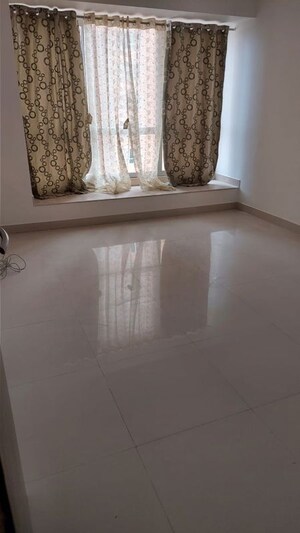Room in 3 BHK Apartment at DB Orchid Woods, Goregaon East – for Rent