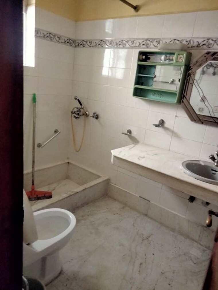 Bathroom, housing-board-colony-sector-7 2 Bedroom 1506 Sq.Ft. Independent House In Sector 7 Gurgaon 10536817
