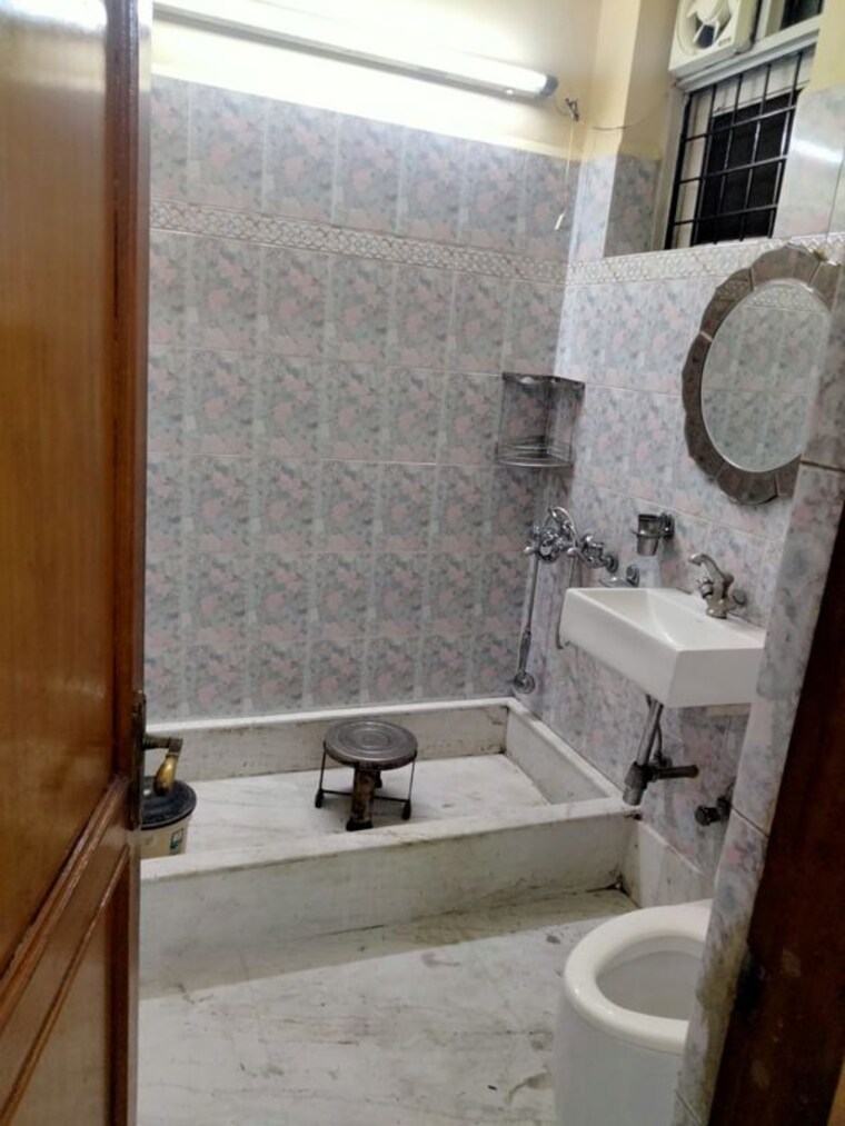Bathroom, housing-board-colony-sector-7 2 Bedroom 1506 Sq.Ft. Independent House In Sector 7 Gurgaon 10536817
