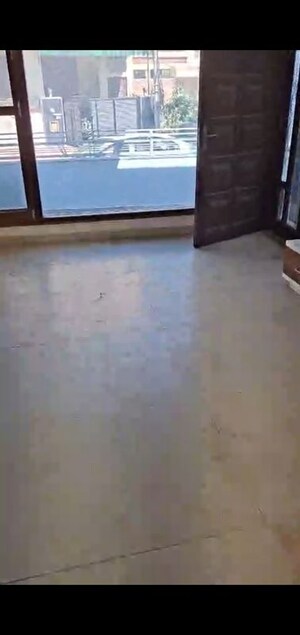 Room in 3 BHK Independent House at Sector 17 – for Rent