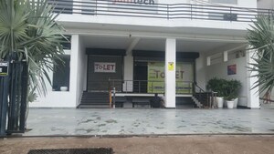  Showroom For Rent in Aliganj Plaza, Aliganj