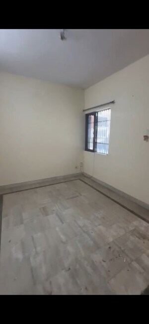 Room in 2 BHK Apartment at Sector 51 – for Sale