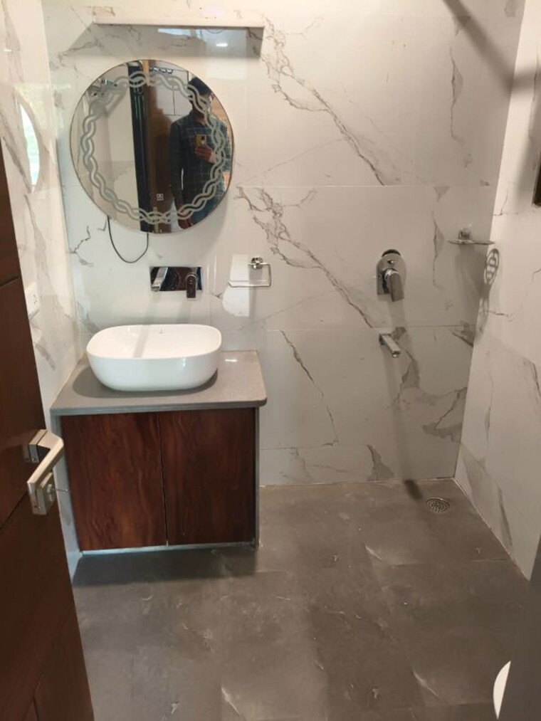 Bathroom, ansal-plaza-sector-23 1 Bedroom 600 Sq.Ft. Builder Floor In Sector 23 Gurgaon 10536926