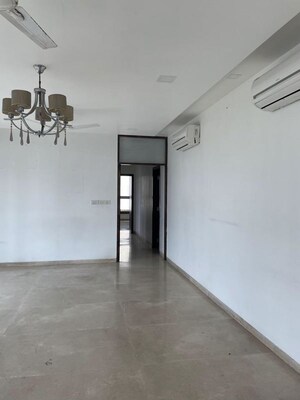 Room in 3 BHK Apartment at Oberoi Exquisite Goregaon, Goregaon East – for Rent