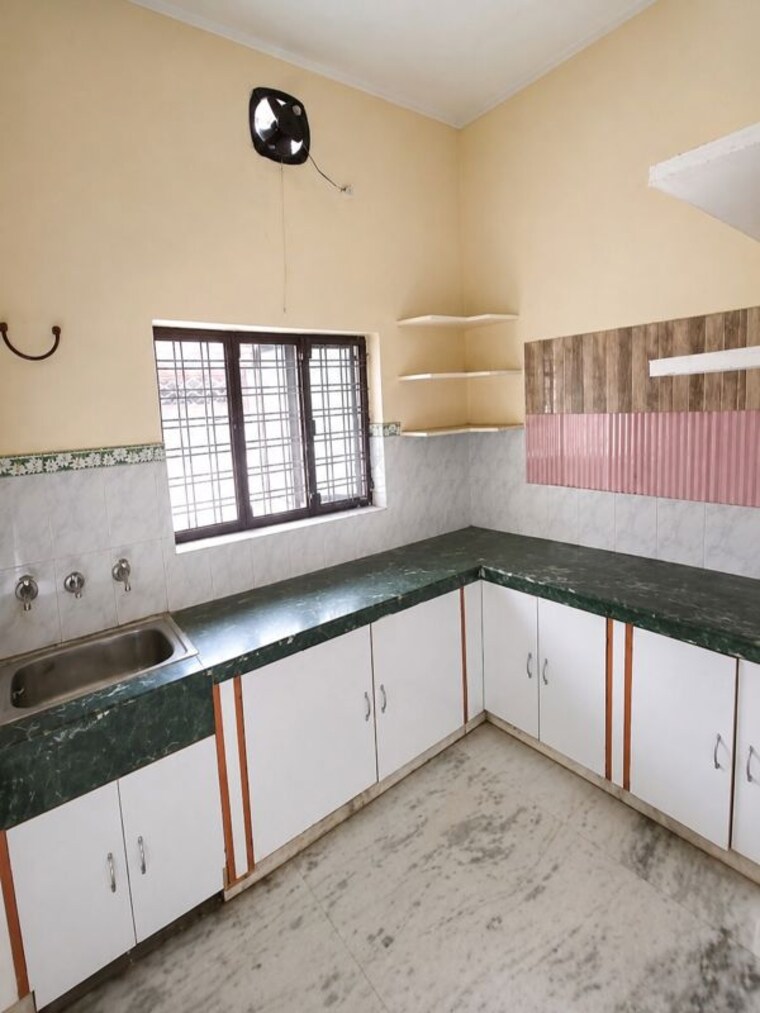 Kitchen, forest-view 2 Bedroom 400 Sq.Ft. Independent House In Dhaulas Dehradun 10522066