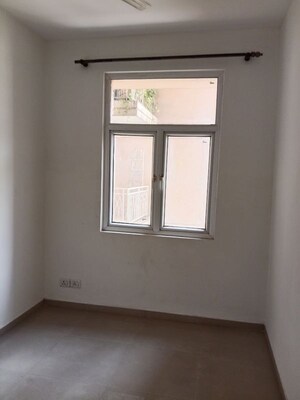 Room in 2 BHK Apartment at Mahagun My Woods, Sector 16c Greater Noida – for Rent