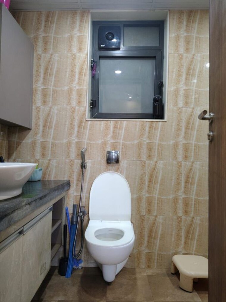 Bathroom, lodha-crown-quality-homes 2 Bedroom 700 Sq.Ft. Apartment In Majiwada Thane 10536934