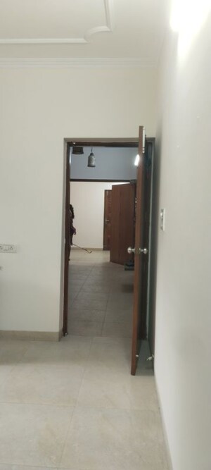 Furnished Amenities in 2 BHK Builder Floor at Sarita Vihar – for Rent