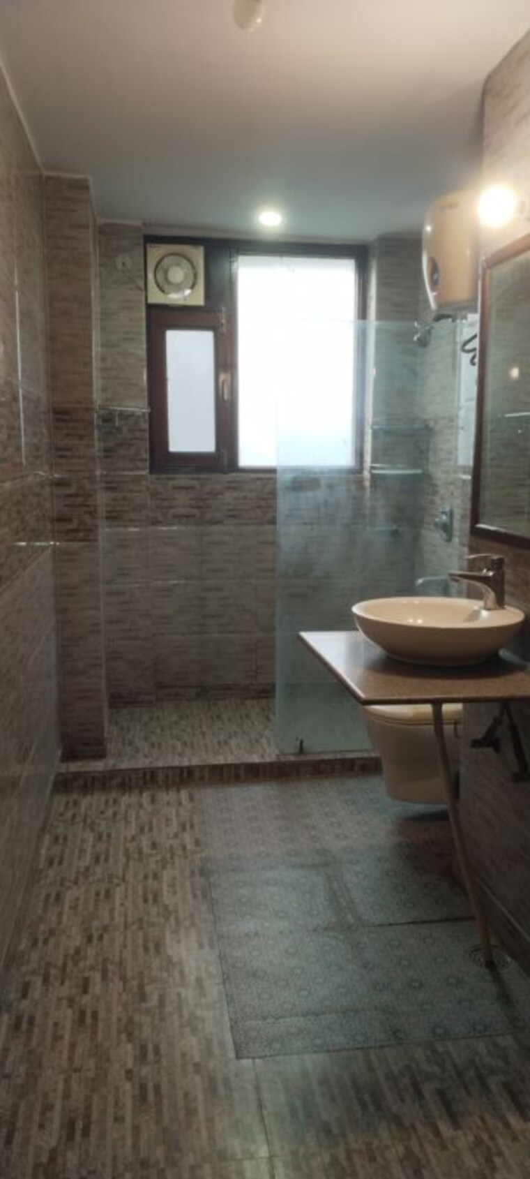 Bathroom, sarita vihar 2 Bedroom 1250 Sq.Ft. Builder Floor In Sarita Vihar Delhi 10536914