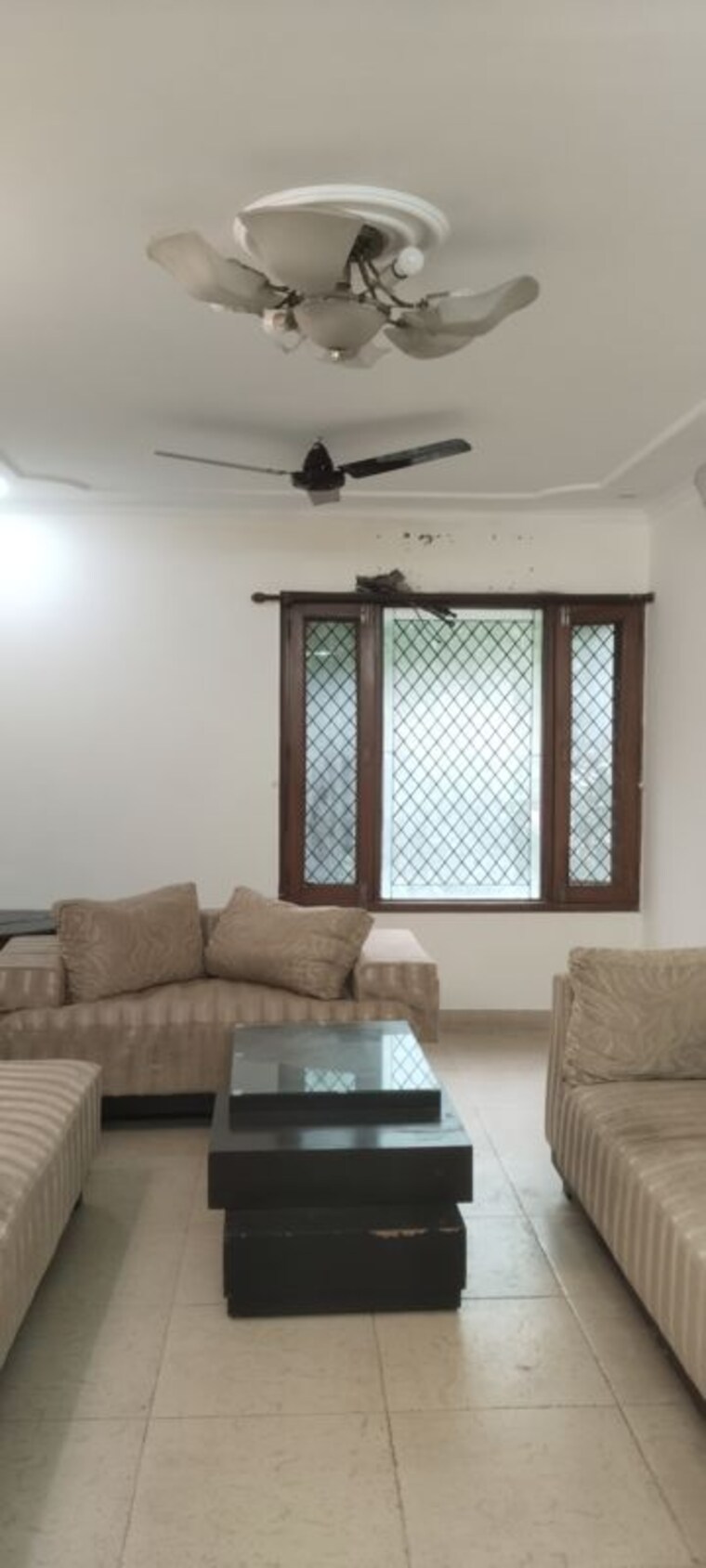 Living Room, sarita vihar 2 Bedroom 1250 Sq.Ft. Builder Floor In Sarita Vihar Delhi 10536914