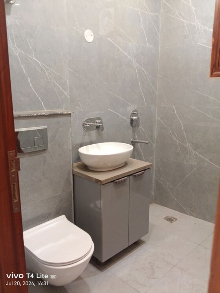 Bathroom, malviya nagar 3 Bedroom 130 Sq.Yd. Builder Floor In Malviya Nagar Delhi 10536965