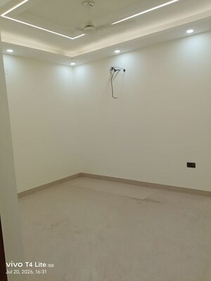 Room in 3 BHK Builder Floor at Malviya Nagar – for Rent