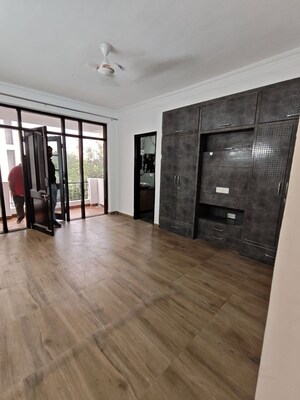 Room in 3.5 BHK Apartment at Sector 19 Dwarka – for Rent