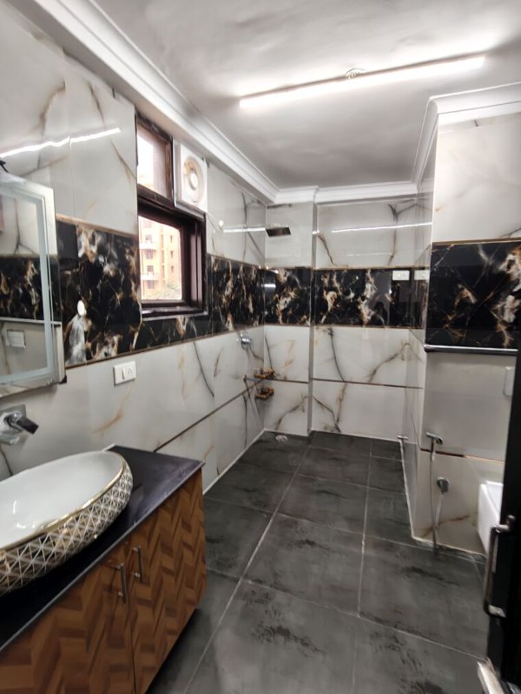 Bathroom, sector 19 dwarka 3.5 Bedroom 2400 Sq.Ft. Apartment In Sector 19 Dwarka Delhi 10536946