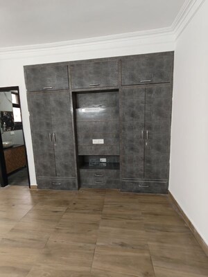 Room in 3.5 BHK Apartment at Sector 19 Dwarka – for Rent