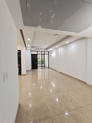 Room in 3.5 BHK Apartment at Sector 19 Dwarka – for Rent