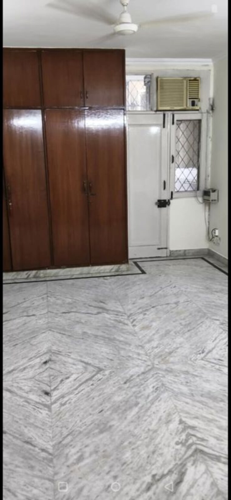 Room, sarvodaya enclave 4 Bedroom 500 Sq.Yd. Builder Floor In Sarvodaya Enclave Delhi 10536765