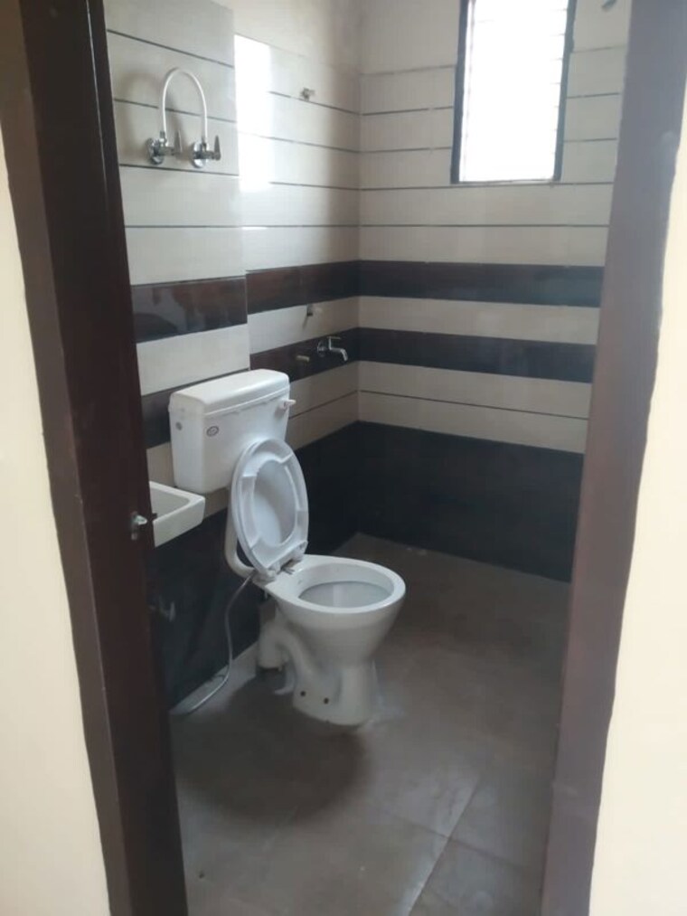 Bathroom, housing-board-colony-sector-7 2 Bedroom 1447 Sq.Ft. Independent House In Sector 7 Gurgaon 10536988