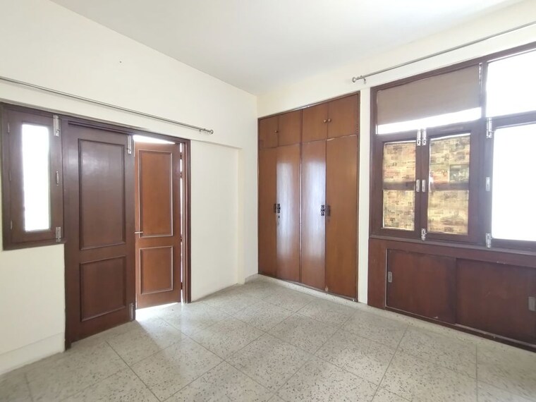 Room, east of kailash 3 Bedroom 400 Sq.Yd. Builder Floor In East Of Kailash Delhi 10537001