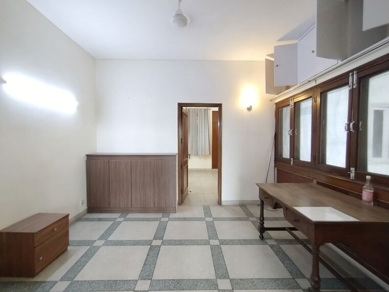 Bedroom, east of kailash 3 Bedroom 400 Sq.Yd. Builder Floor In East Of Kailash Delhi 10537001