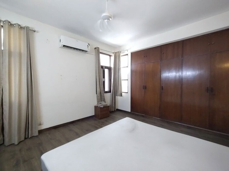 Room, east of kailash 3 Bedroom 400 Sq.Yd. Builder Floor In East Of Kailash Delhi 10537001