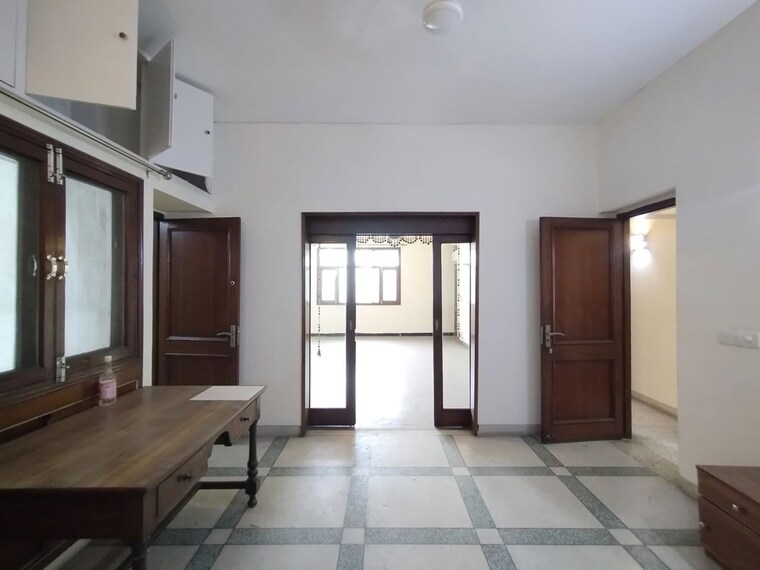 Room, east of kailash 3 Bedroom 400 Sq.Yd. Builder Floor In East Of Kailash Delhi 10537001