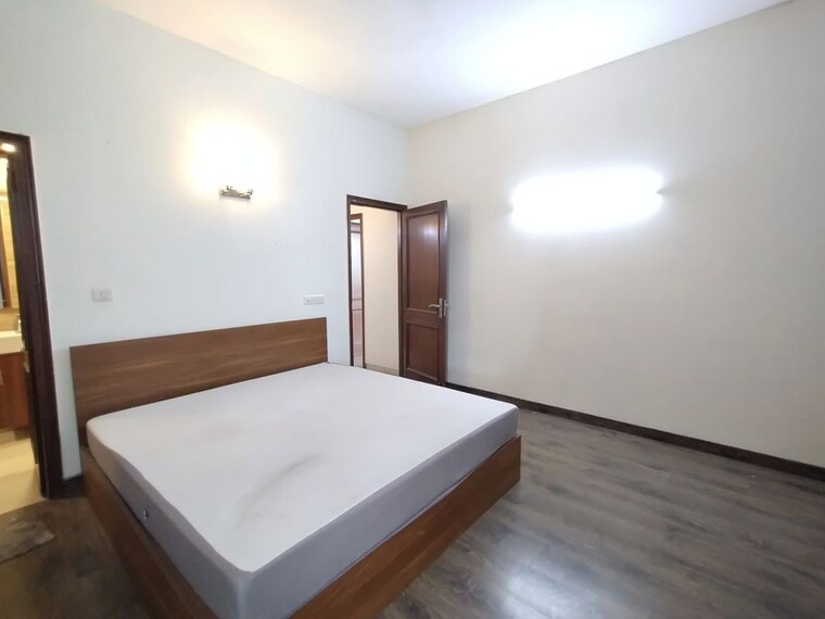 Room, east of kailash 3 Bedroom 400 Sq.Yd. Builder Floor In East Of Kailash Delhi 10537001