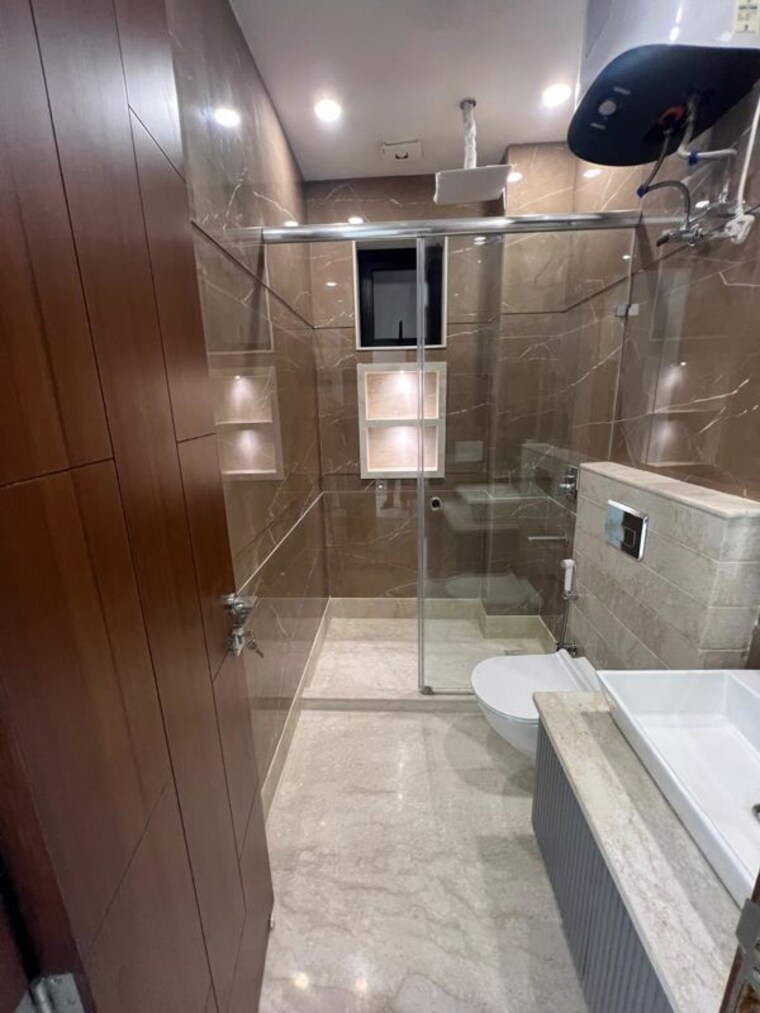 Attached Bathroom, east of kailash 3 Bedroom 400 Sq.Yd. Builder Floor In East Of Kailash Delhi 10537001