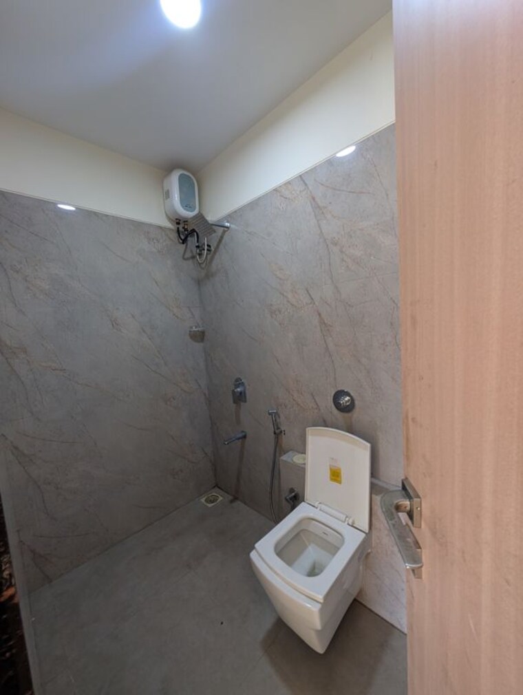 Bathroom, oxford-navrang-crystal 2 Bedroom 700 Sq.Ft. Apartment In Goregaon West Mumbai 10537013