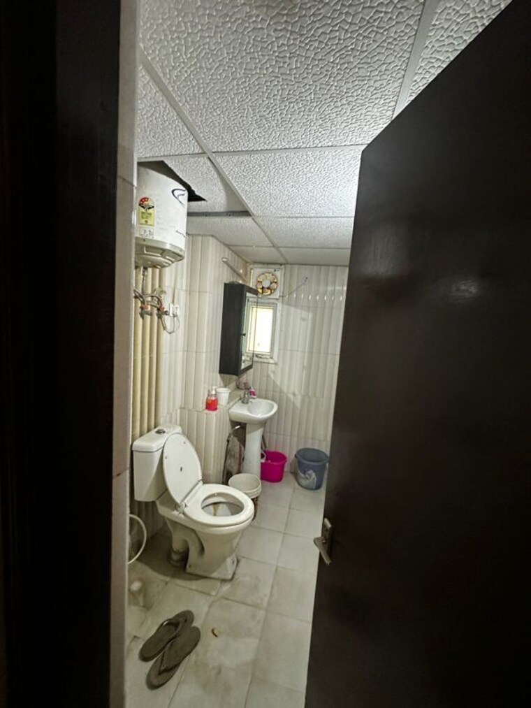 Bathroom, amrapali-la-galleria 3 Bedroom 2000 Sq.Ft. Apartment In Tech Zone 4 Greater Noida Greater Noida 10344279
