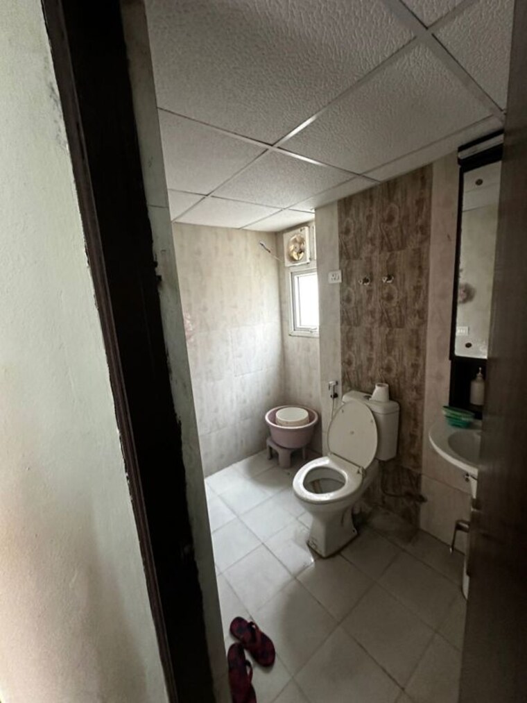 Bathroom, amrapali-la-galleria 3 Bedroom 2000 Sq.Ft. Apartment In Tech Zone 4 Greater Noida Greater Noida 10344279