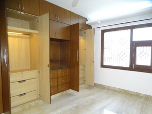 Room in 3 BHK Builder Floor at Chittaranjan Park – for Rent