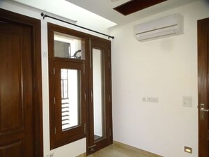 Room in 3 BHK Builder Floor at Chittaranjan Park – for Rent