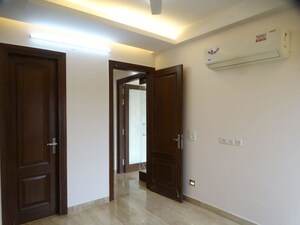 Room in 3 BHK Builder Floor at Chittaranjan Park – for Rent