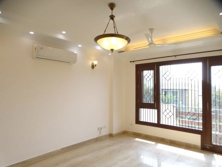 Room, chittaranjan park 3 Bedroom 1500 Sq.Ft. Builder Floor In Chittaranjan Park Delhi 10537020