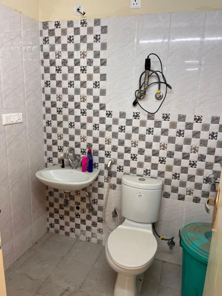 Bathroom, trehan-delight-residence 2 Bedroom 750 Sq.Ft. Apartment In Alwar Bypass Road Bhiwadi 10537022
