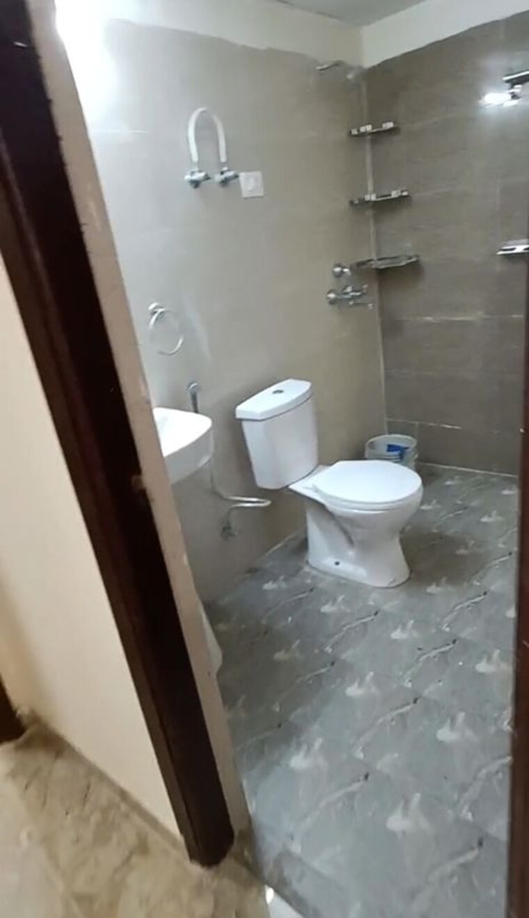 Bathroom, amrapali-centurian-park 3 Bedroom 1400 Sq.Ft. Apartment In Tech Zone 4 Greater Noida Greater Noida 10294707
